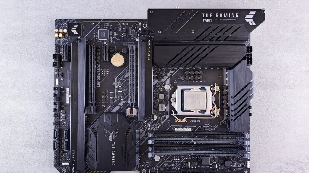 Motherboard PCIe slots and CPU socket, ASUS TUF Gaming Z590